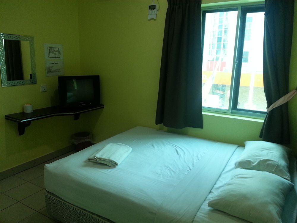 Hotel Tourist City Centre By Hotspot Essential Kota Kinabalu Extérieur photo